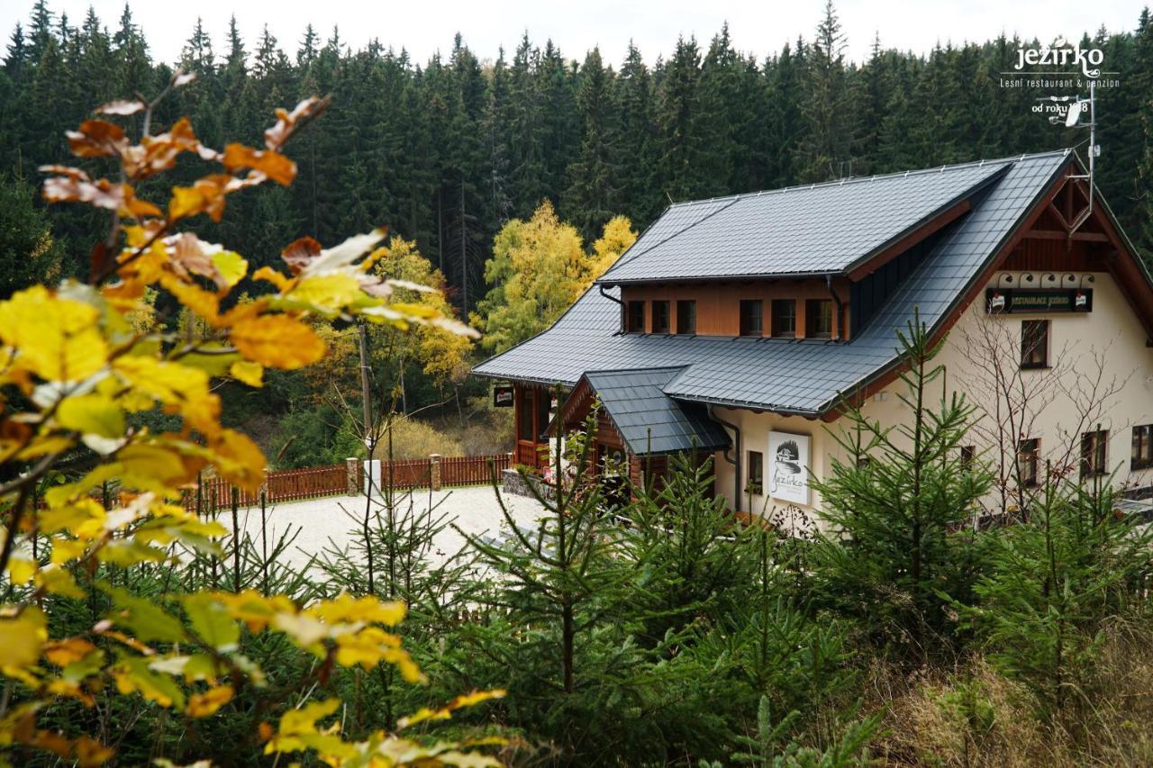 Jezirko Lesni Restaurant & Penzion Jáchymov Exterior foto
